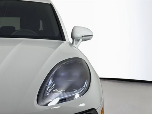 Used 2025 Porsche Macan S AWD/4WD image 15
