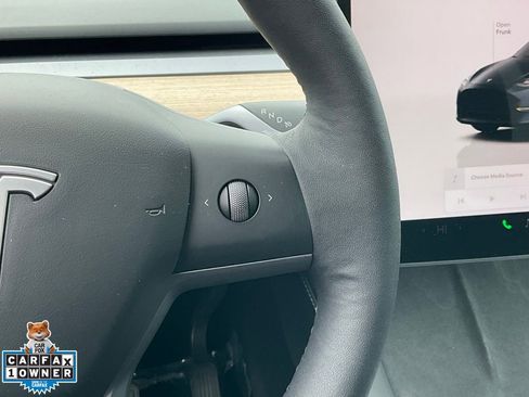 Used 2024 Tesla Model Y 2WD image 59