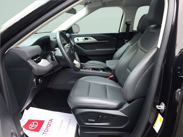 Used 2025 Ford Explorer Active w/ Active Comfort Package AWD/4WD image 14