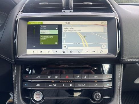 Used 2017 Jaguar F-PACE S image 31