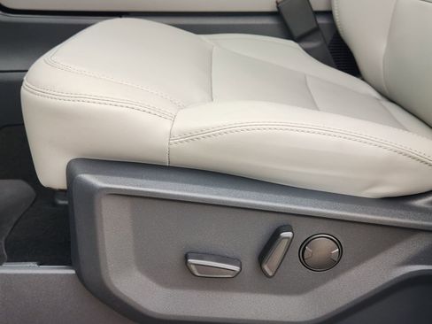 New 2026 Ford Expedition Active image 22