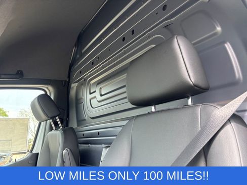Used 2025 Mercedes-Benz Sprinter 2500 image 9