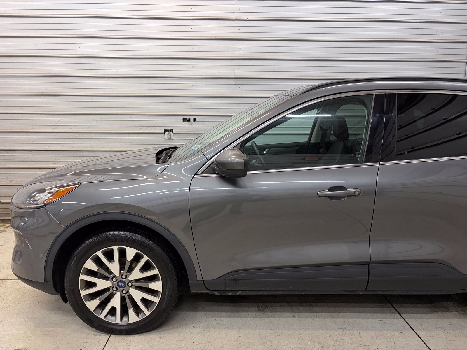 Used 2021 Ford Escape Titanium AWD/4WD image 3