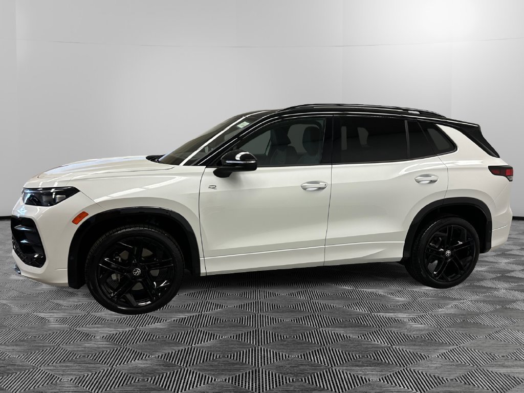 Used 2026 Volkswagen Tiguan SE R-Line AWD/4WD image 2