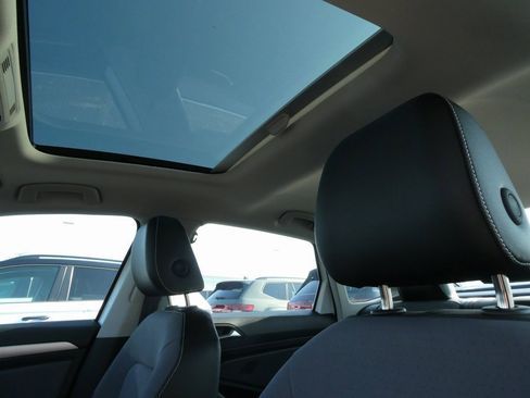 New 2025 Volkswagen Jetta SE image 32