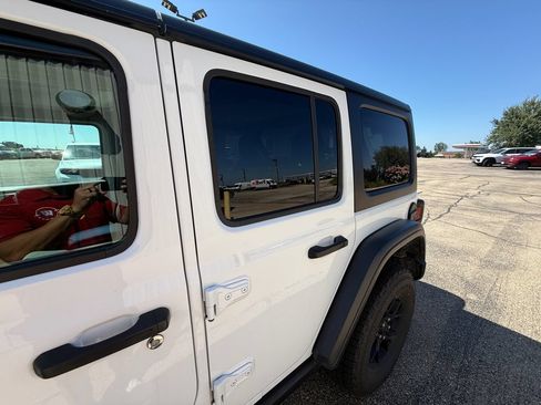 Used 2024 Jeep Wrangler Unlimited AWD/4WD image 35