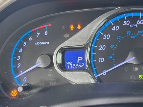 Used 2011 Toyota Sienna XLE image 18