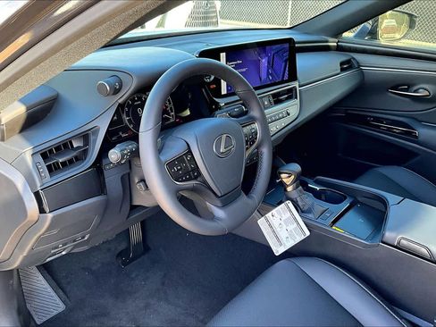 New 2025 Lexus ES 350 image 8