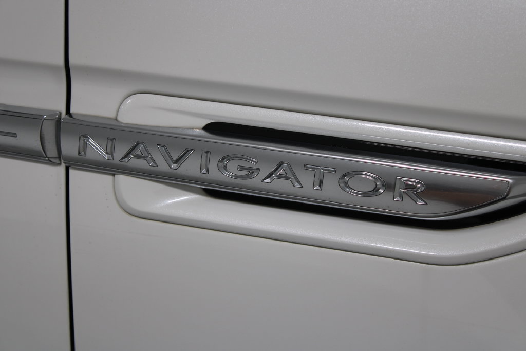 Used 2020 Lincoln Navigator L Reserve w/ Luxury Package AWD/4WD image 12