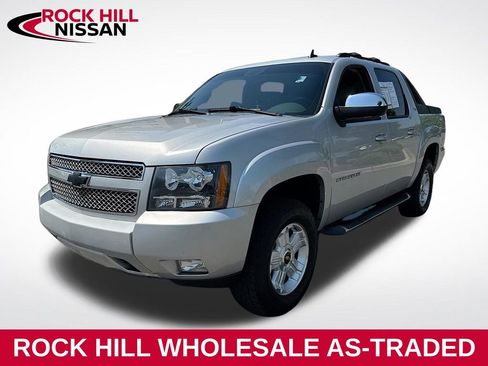 Used 2011 Chevrolet Avalanche LT AWD/4WD image 3