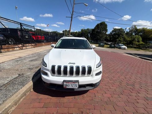 Used 2015 Jeep Cherokee Latitude w/ Cold Weather Group FWD image 2