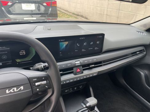 Used 2025 Kia K4 LXS image 17