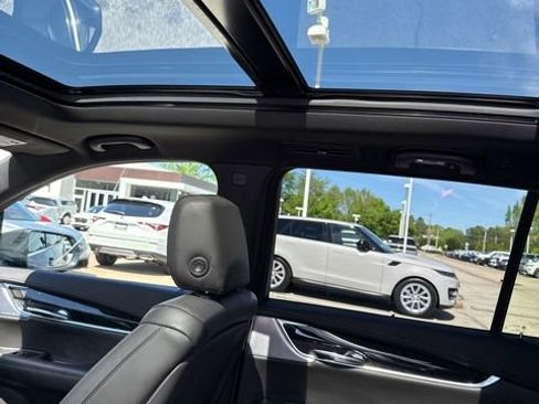 Used 2020 Cadillac XT6 Premium Luxury image 3