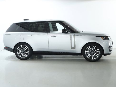 Used 2023 Land Rover Range Rover SE image 10
