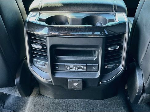Used 2019 RAM 1500 Laramie AWD/4WD image 30