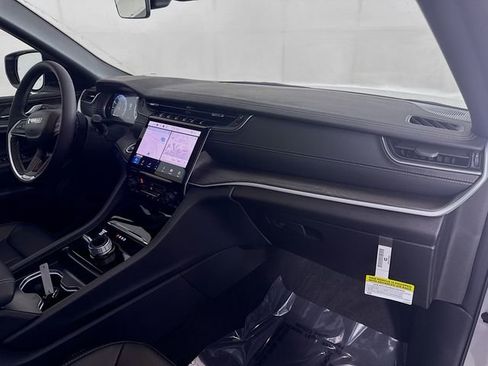 New 2025 Jeep Grand Cherokee Limited image 30
