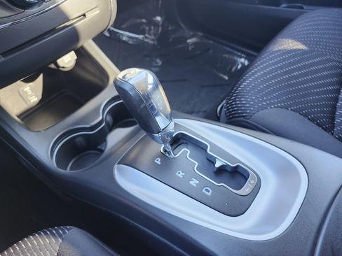 Used 2017 Dodge Journey SXT w/ Comfort/Convenience Group image 33