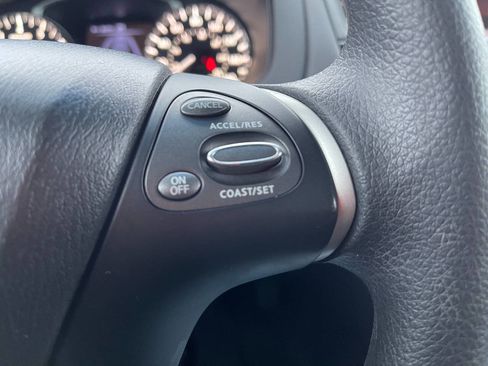 Used 2016 Nissan Pathfinder S image 21