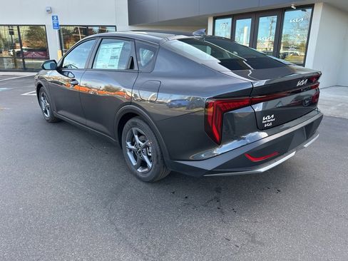 New 2025 Kia K4 LXS image 8