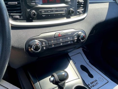 Used 2016 Kia Sorento L FWD image 15