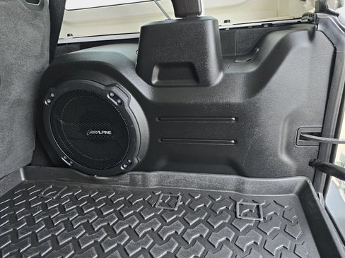 Used 2021 Jeep Wrangler Unlimited Rubicon AWD/4WD image 17