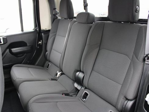 Used 2021 Jeep Gladiator Willys image 20