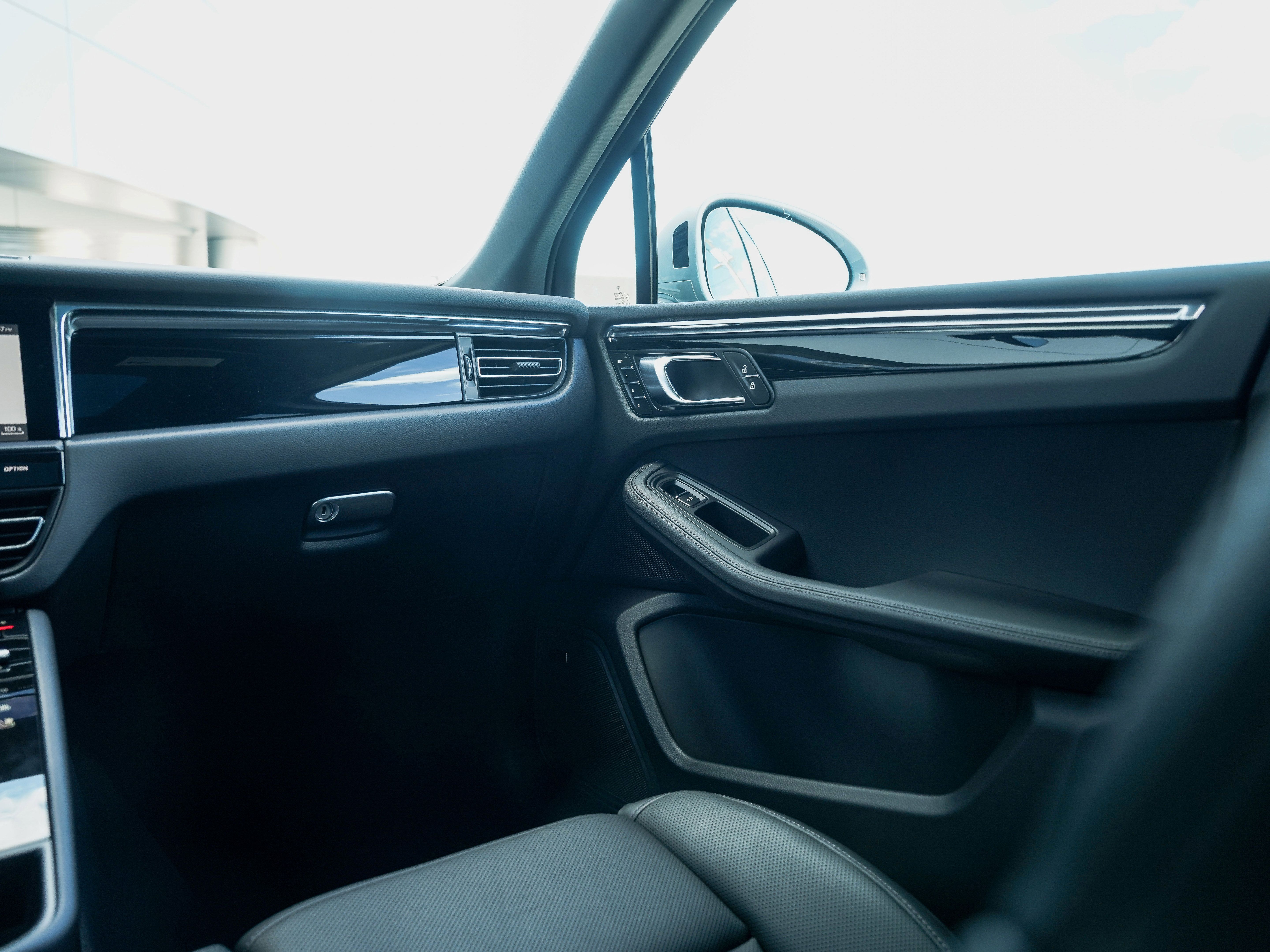 Certified 2026 Porsche Macan AWD/4WD image 26