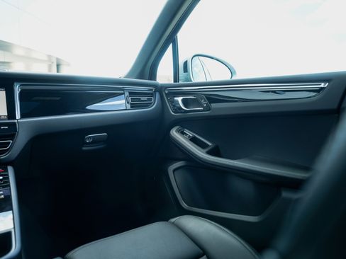New 2026 Porsche Macan image 26