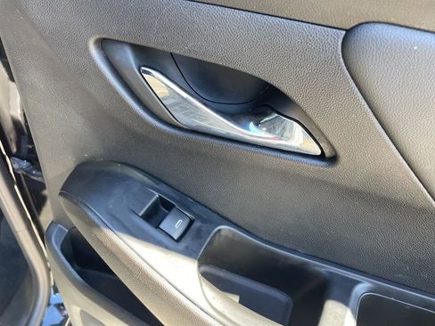 Used 2023 Chevrolet Traverse LT image 41