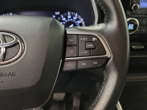 Used 2020 Toyota Highlander XLE AWD/4WD image 26