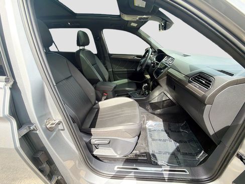 Used 2022 Volkswagen Tiguan SE R-Line FWD image 34