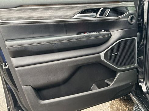 Used 2024 Jeep Wagoneer Series II w/ Flexible Seating Group image 12