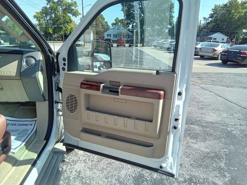 Used 2008 Ford F350 Lariat image 6