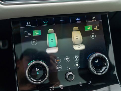 Used 2018 Land Rover Range Rover Velar image 28