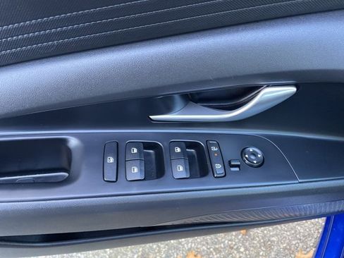 Used 2025 Hyundai Elantra SE image 11