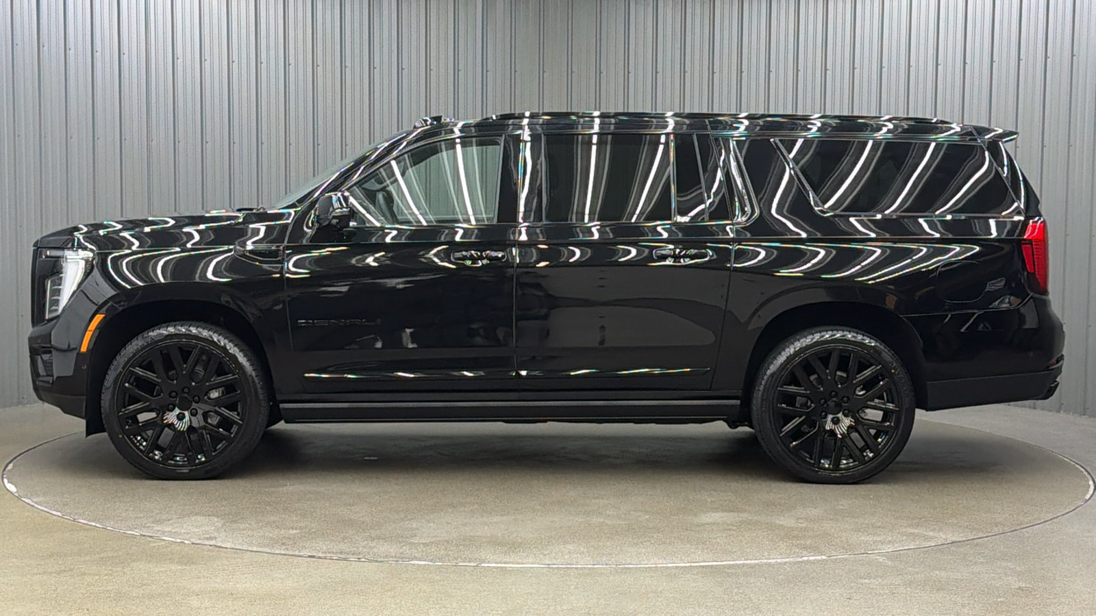 Used 2026 GMC Yukon XL Denali w/ Sun & Power Step Package AWD/4WD image 2