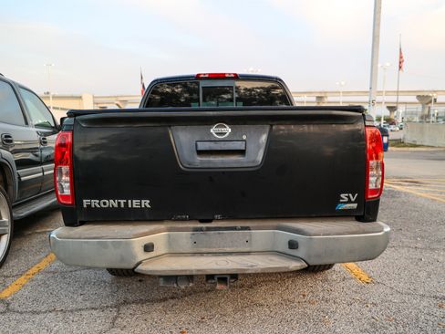 Used 2017 Nissan Frontier SV image 9