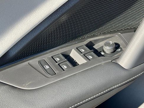New 2025 Volkswagen Tiguan SE AWD/4WD image 19