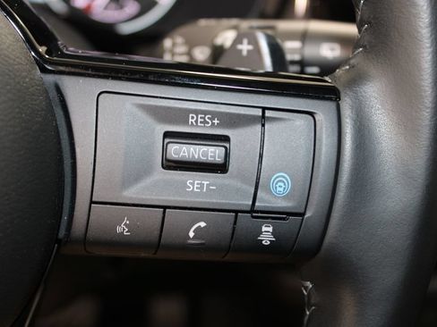 Used 2025 Nissan Pathfinder SL FWD image 23