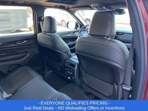 New 2025 Jeep Grand Cherokee Altitude image 25