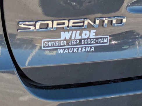 Used 2016 Kia Sorento EX image 12