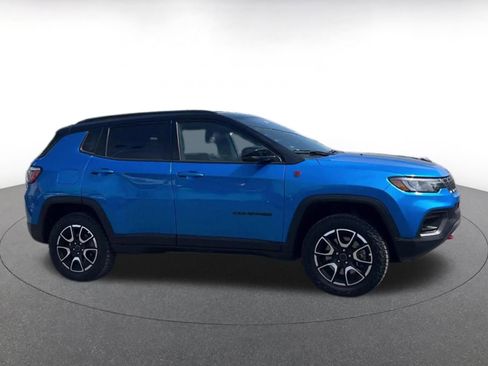 Used 2025 Jeep Compass Trailhawk AWD/4WD image 16