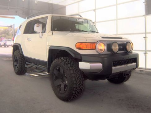 Used 2012 Toyota FJ Cruiser 4WD w/ Upgrade Pkg image 3