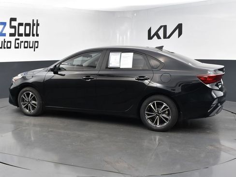 Certified 2022 Kia Forte LXS FWD image 3