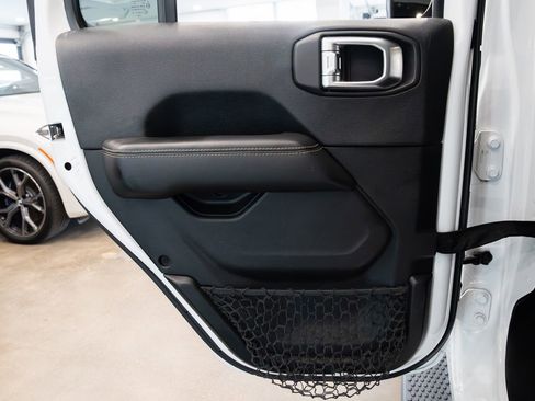 Used 2019 Jeep Wrangler Unlimited Sahara image 20