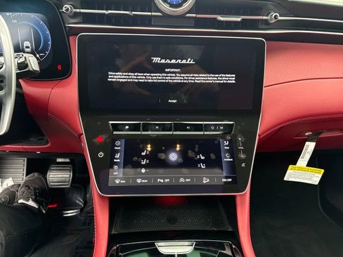 Used 2025 Maserati Grecale Modena AWD/4WD image 22
