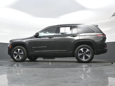 Used 2023 Jeep Grand Cherokee 4WD 4xe w/ Luxury Tech Group II image 31