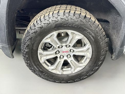 Used 2023 GMC Sierra 1500 SLE w/ Preferred Package image 32