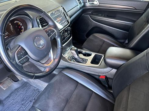 Used 2021 Jeep Grand Cherokee Laredo X image 4