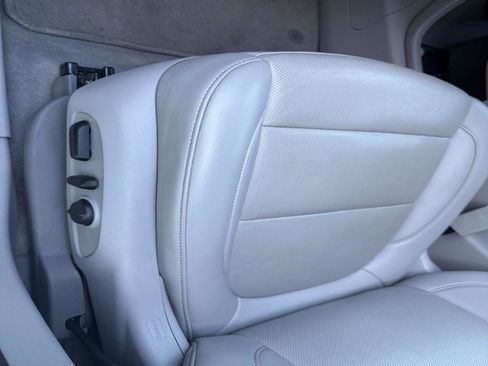Used 2021 GMC Acadia SLT w/ Preferred Package FWD image 13